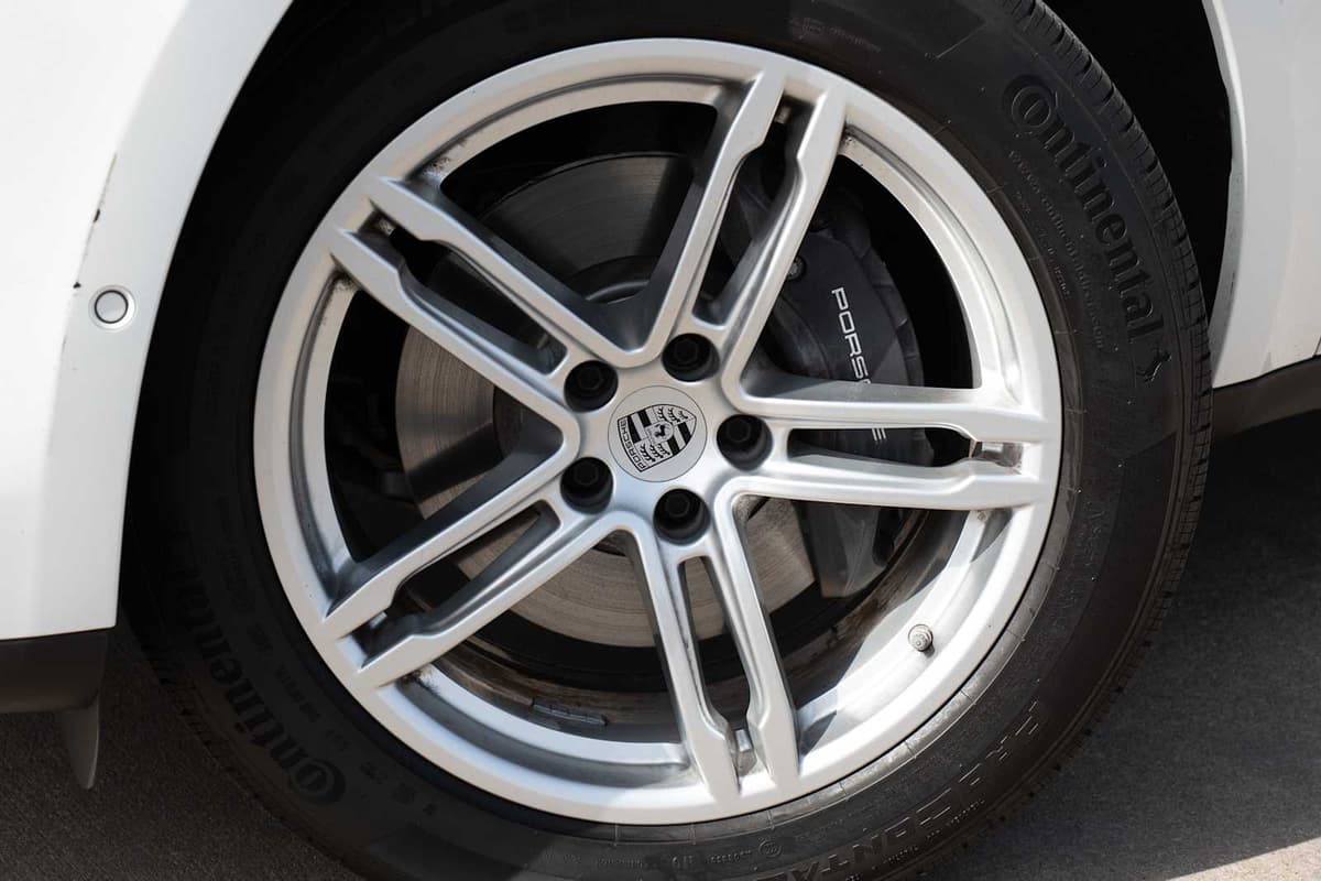 2024 Porsche Macan - Image 2