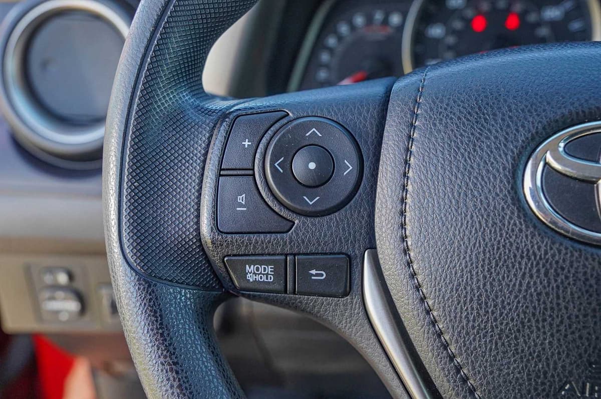 2015 Toyota RAV4 - Image 13