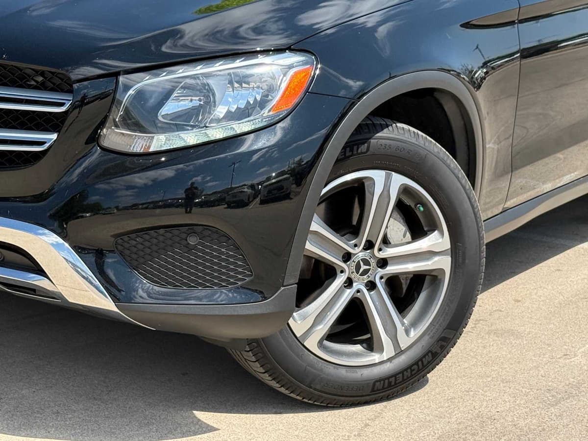 2018 Mercedes-Benz GLC 300 - Image 2
