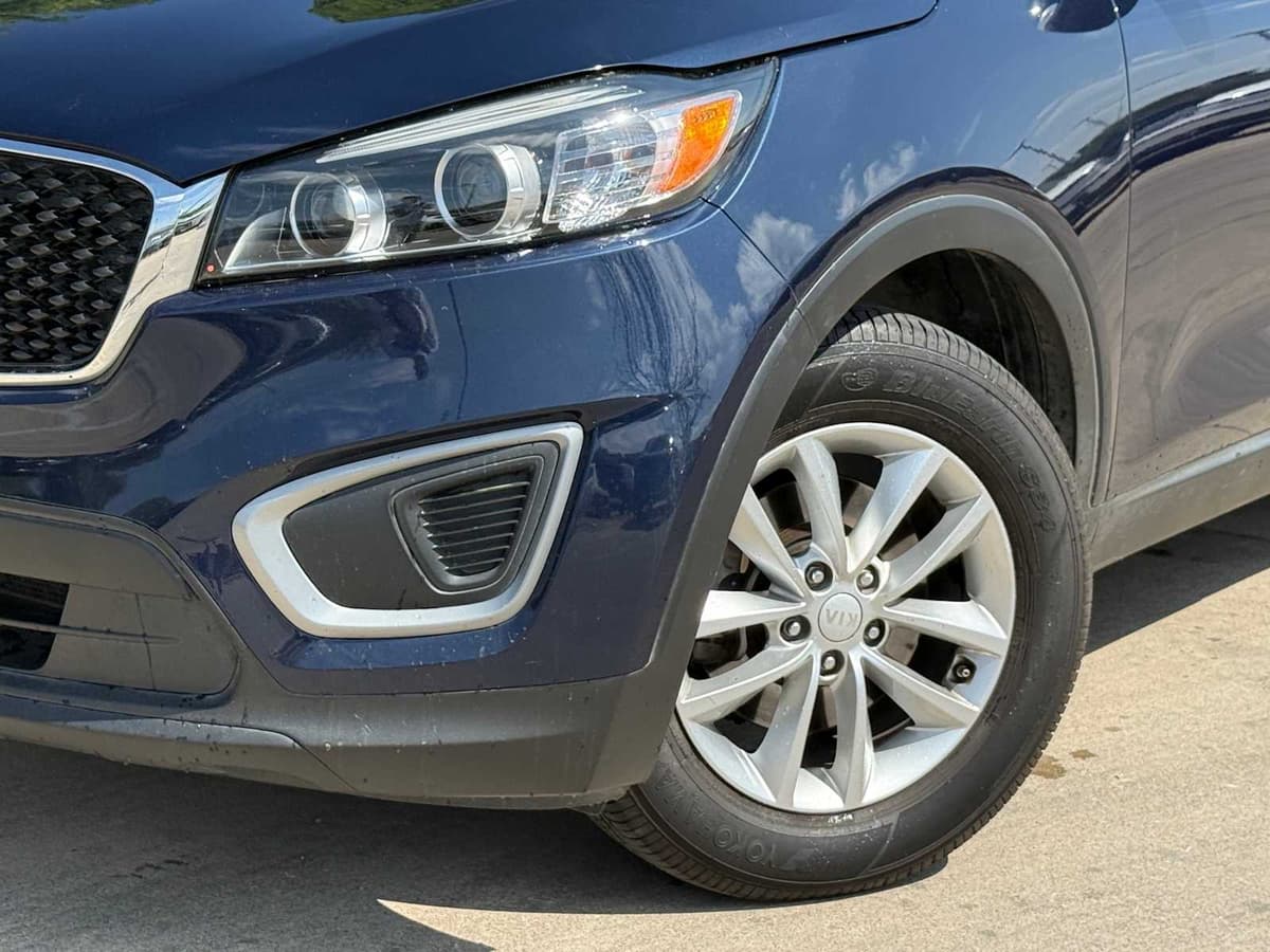 2017 Kia Sorento - Image 4