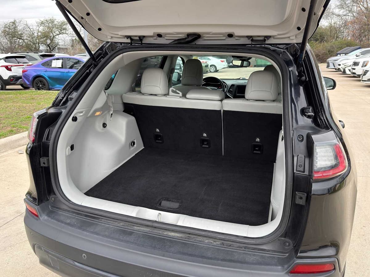 2021 Jeep Cherokee - Image 10