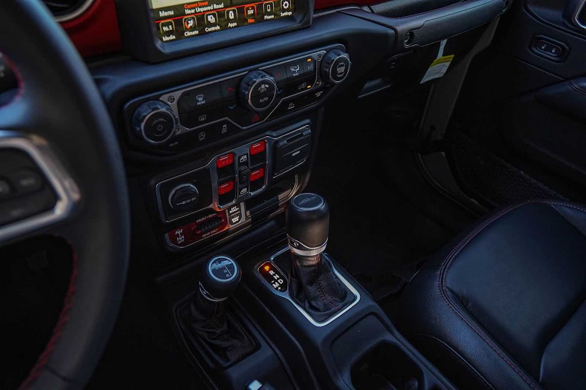 2023 Jeep Gladiator - Image 19