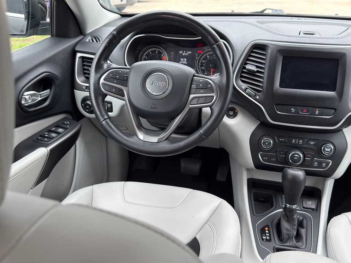 2021 Jeep Cherokee - Image 32