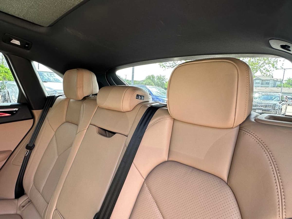 2024 Porsche Macan - Image 29
