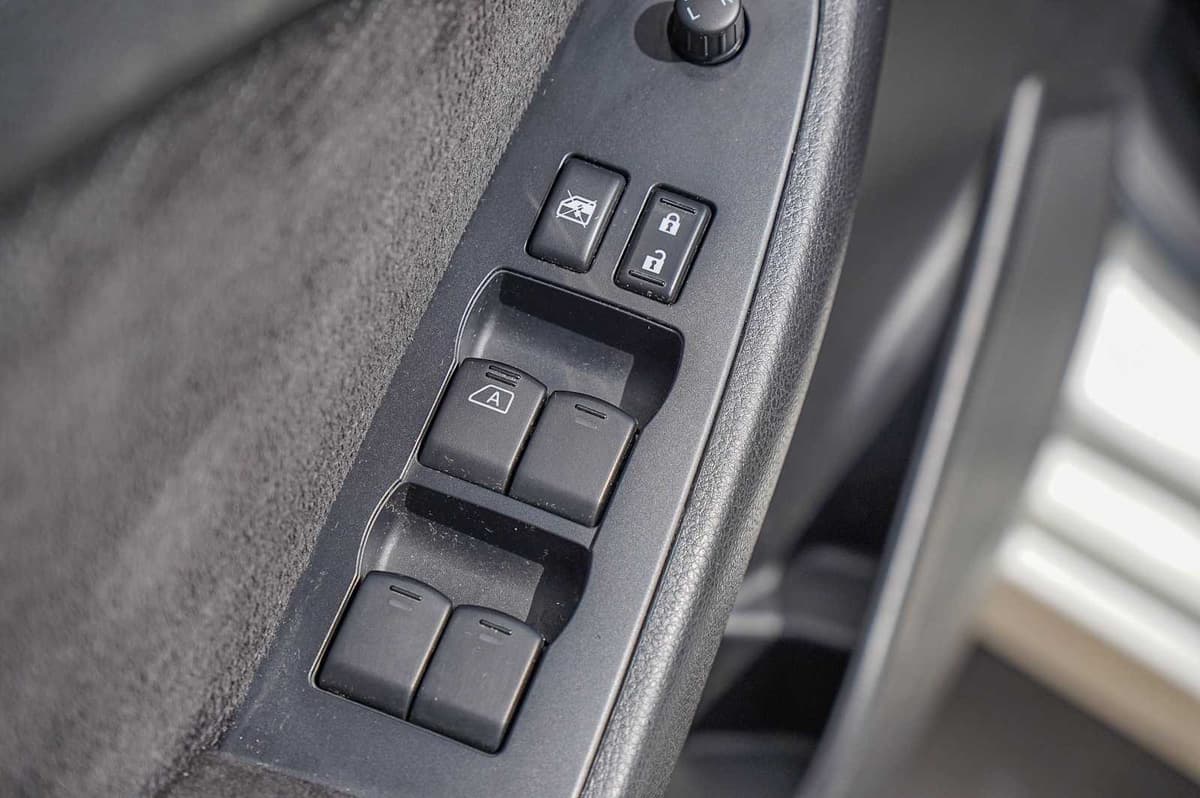 2012 Nissan Altima - Image 20