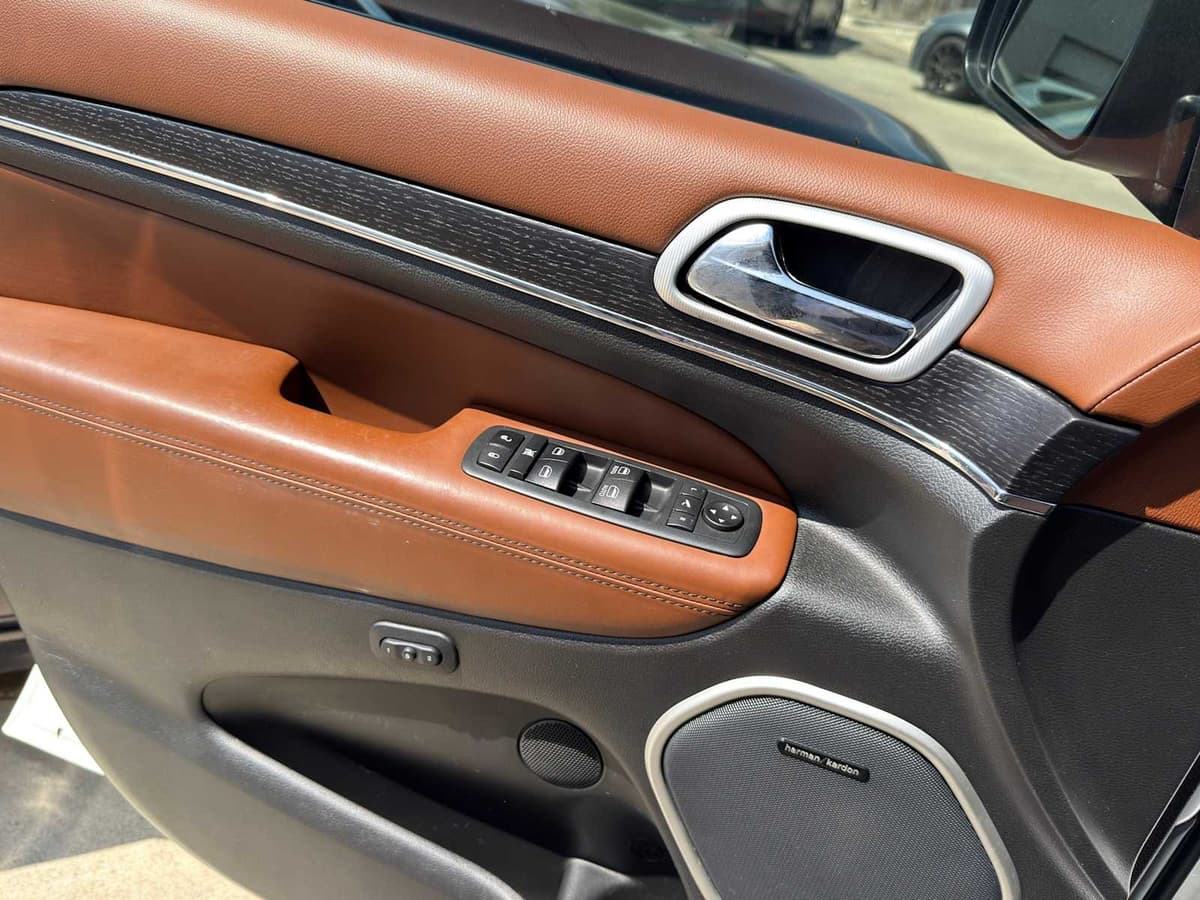 2020 Jeep Grand Cherokee - Image 18