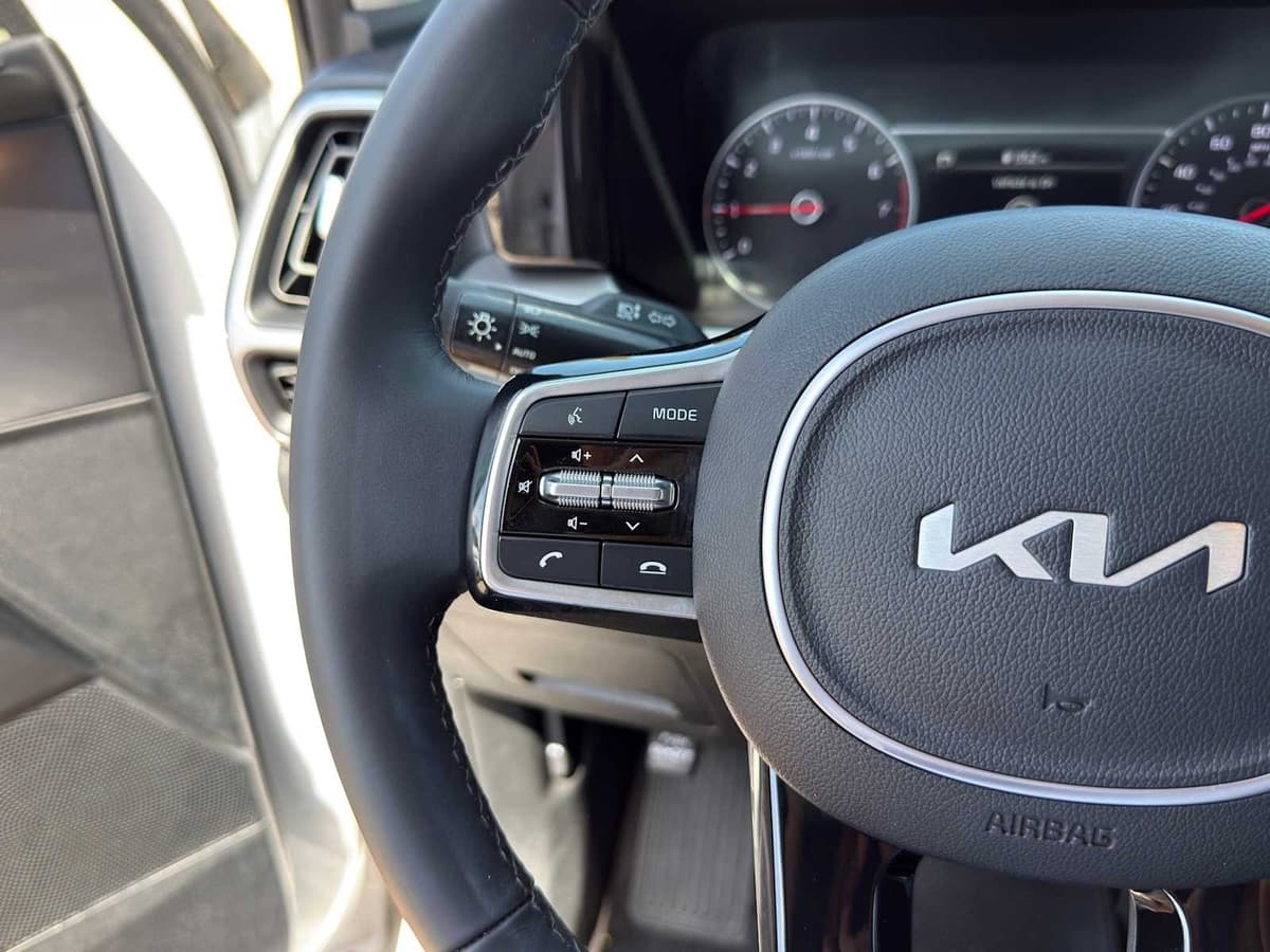2023 Kia Sorento - Image 17