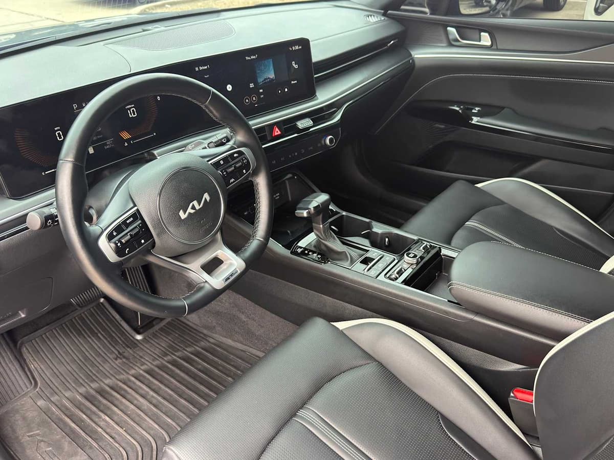 2025 Kia K5 - Image 10