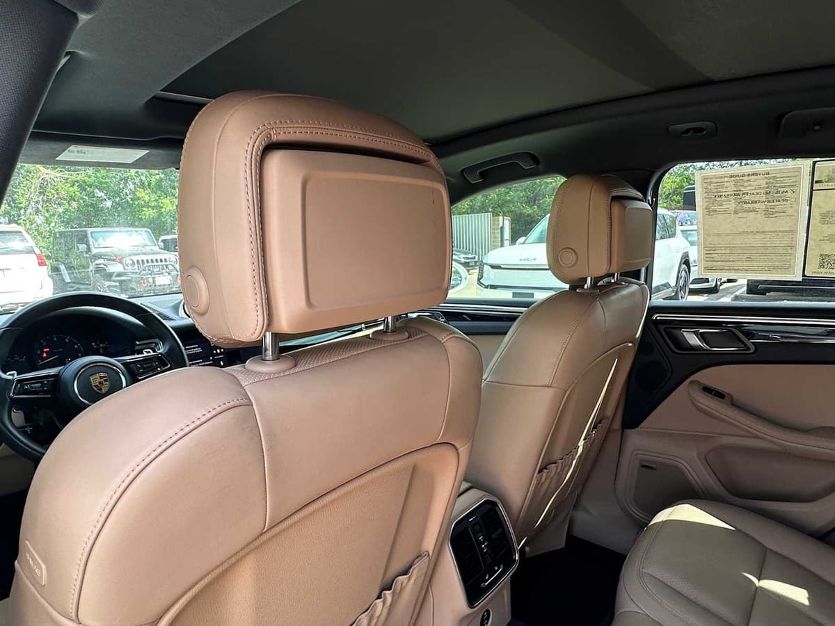 2024 Porsche Macan - Image 27