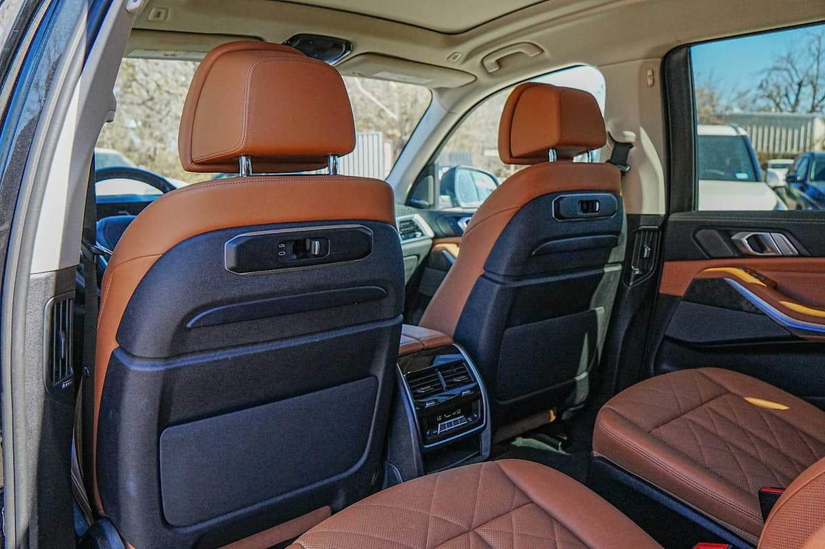 2023 BMW X7 - Image 30