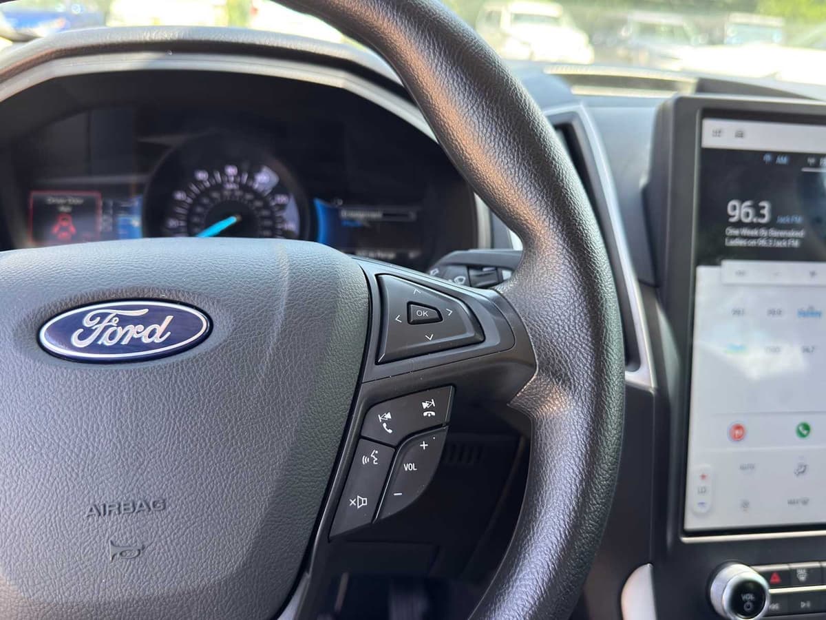 2022 Ford Edge - Image 16