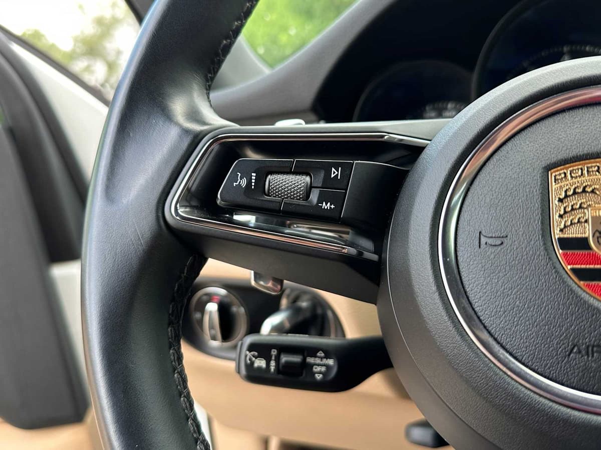 2024 Porsche Macan - Image 14