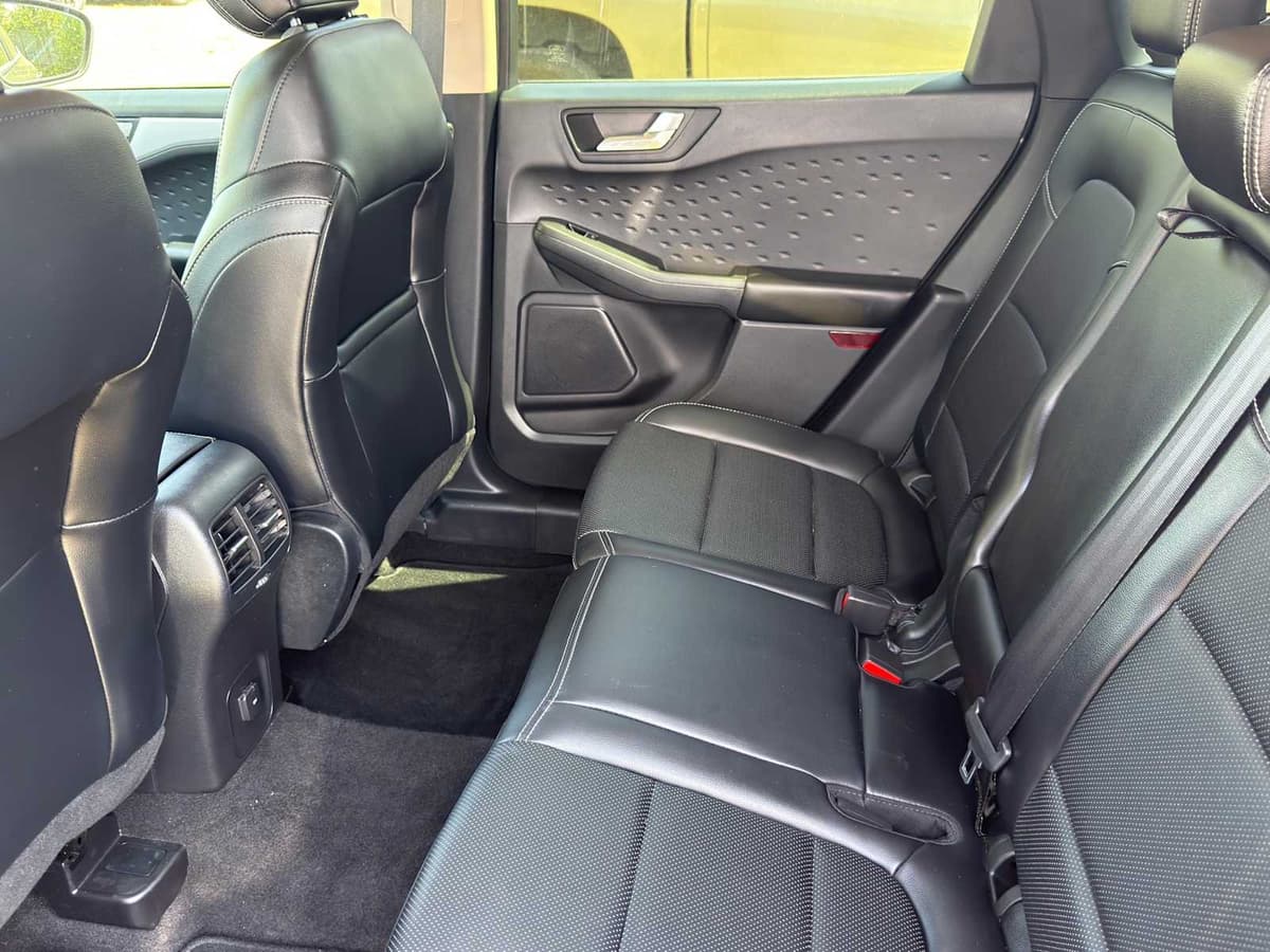 2020 Ford Escape - Image 28