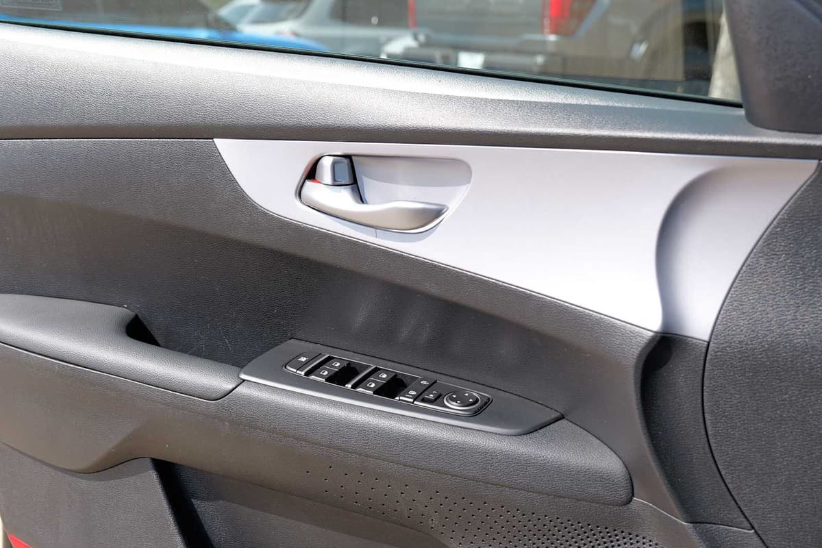 2024 Kia Forte - Image 21