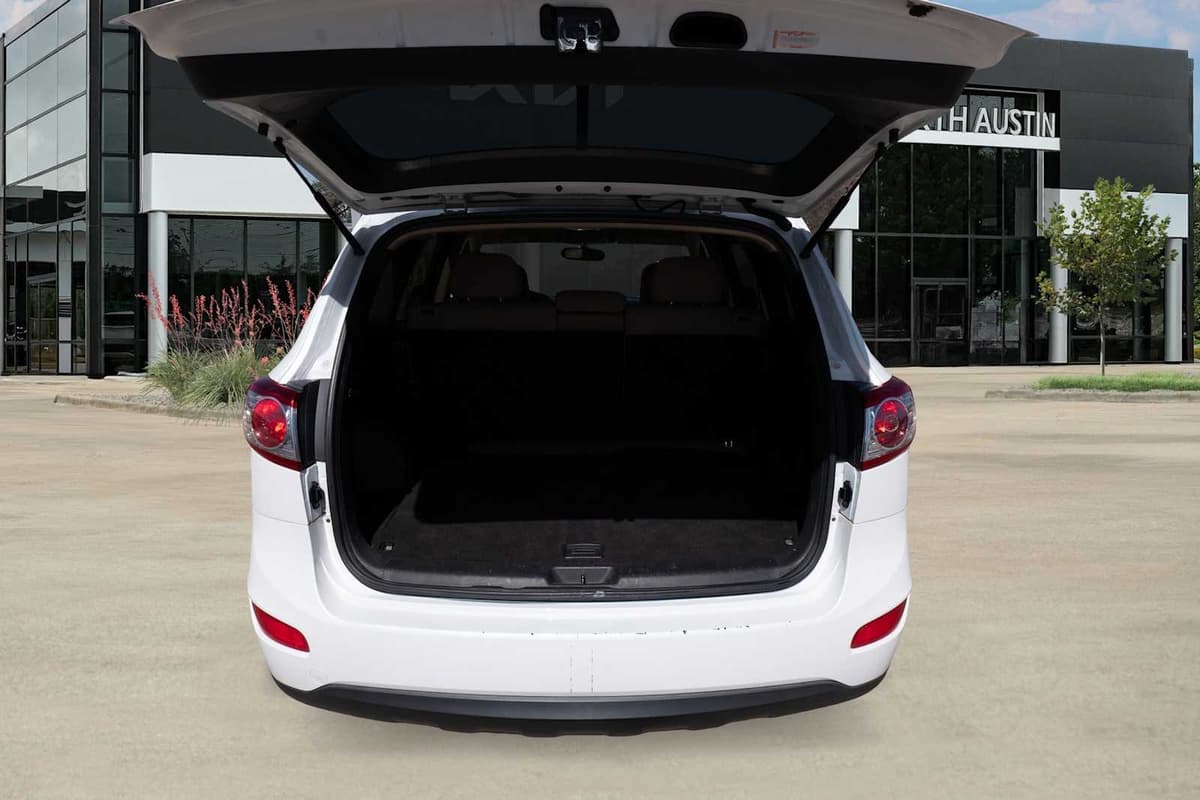 2012 Hyundai Santa Fe - Image 29