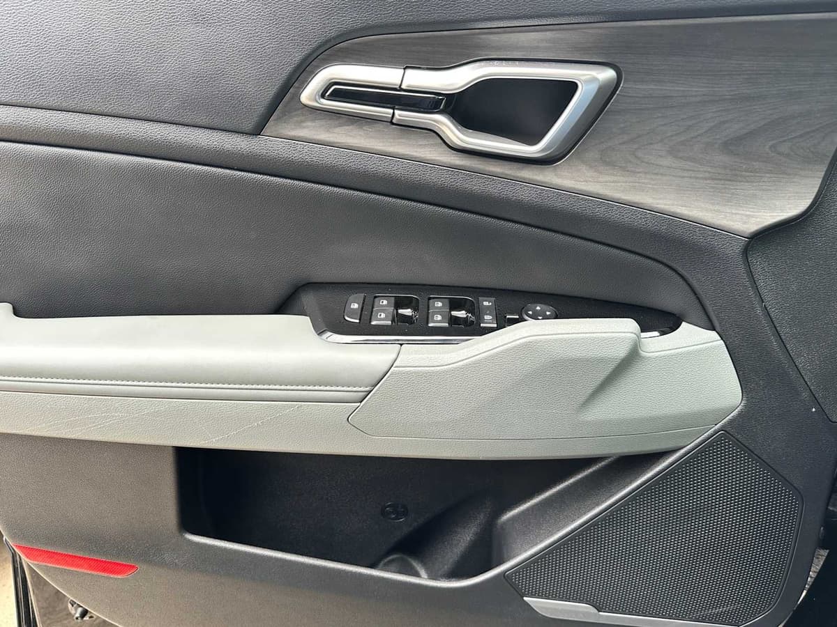 2023 Kia Sportage - Image 18