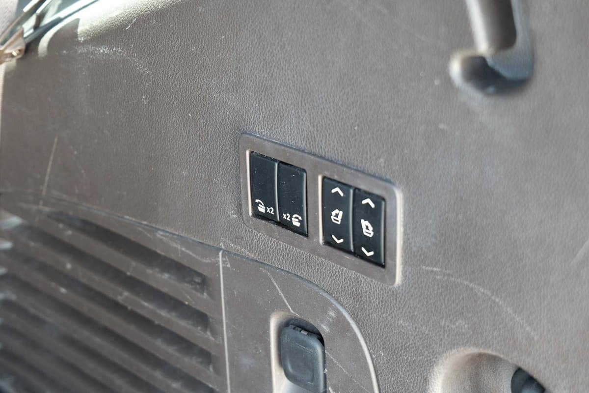 2015 GMC Yukon - Image 30