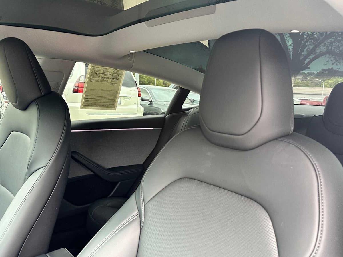 2025 Tesla Model 3 - Image 11