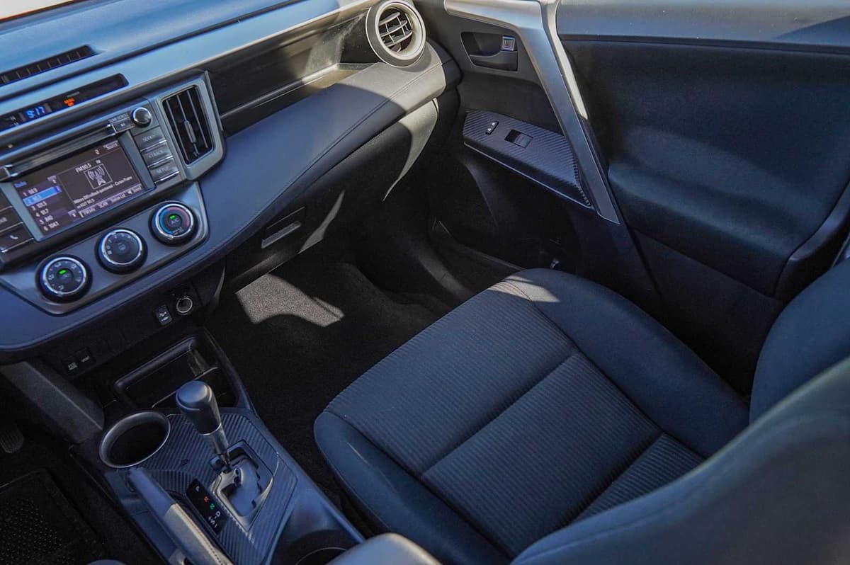 2015 Toyota RAV4 - Image 26