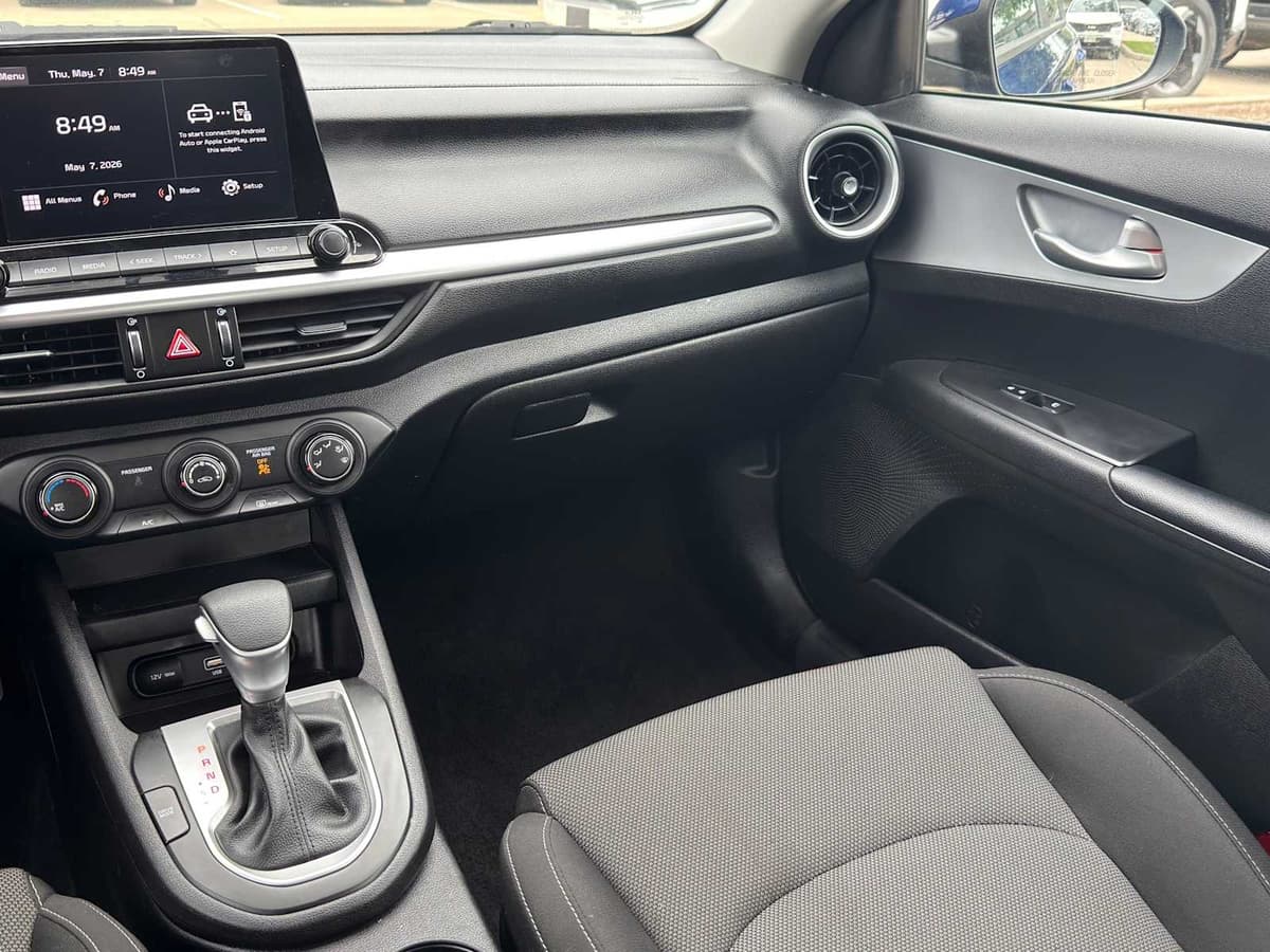 2023 Kia Forte - Image 24