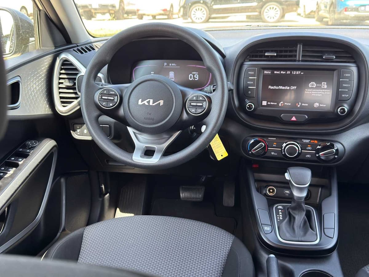 2023 Kia Soul - Image 21