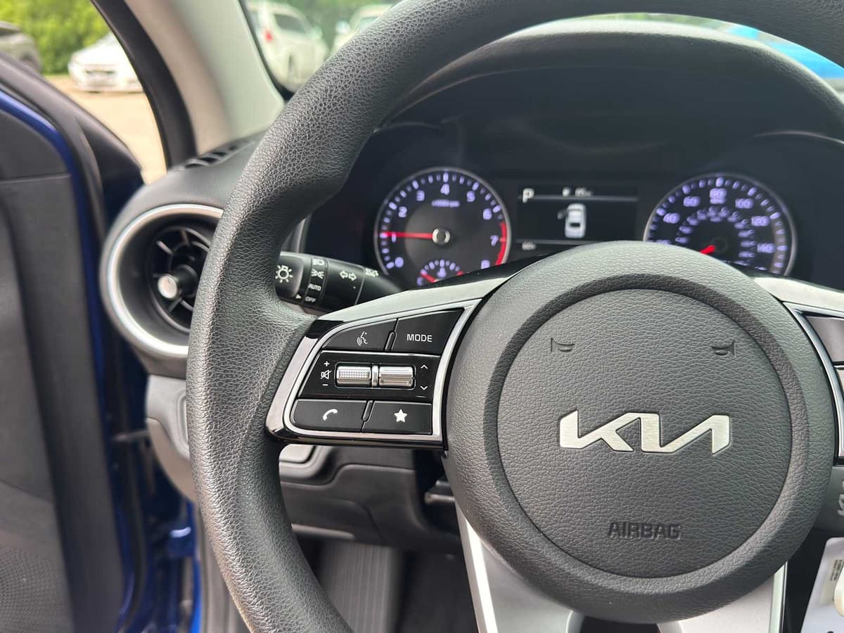 2023 Kia Forte - Image 19