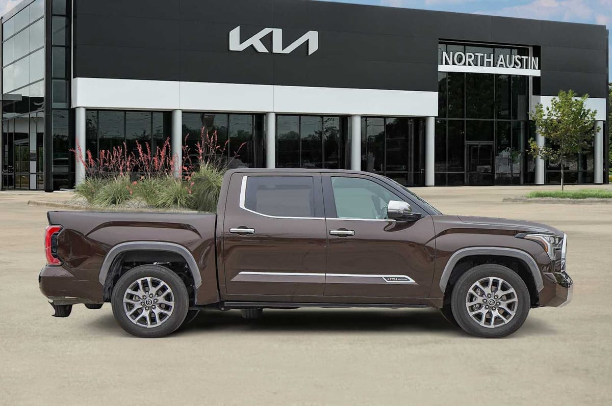 2023 Toyota Tundra - Image 7