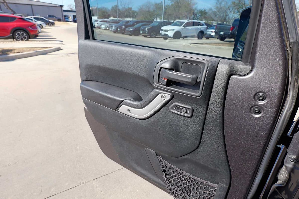 2016 Jeep Wrangler JK Unlimited - Image 20