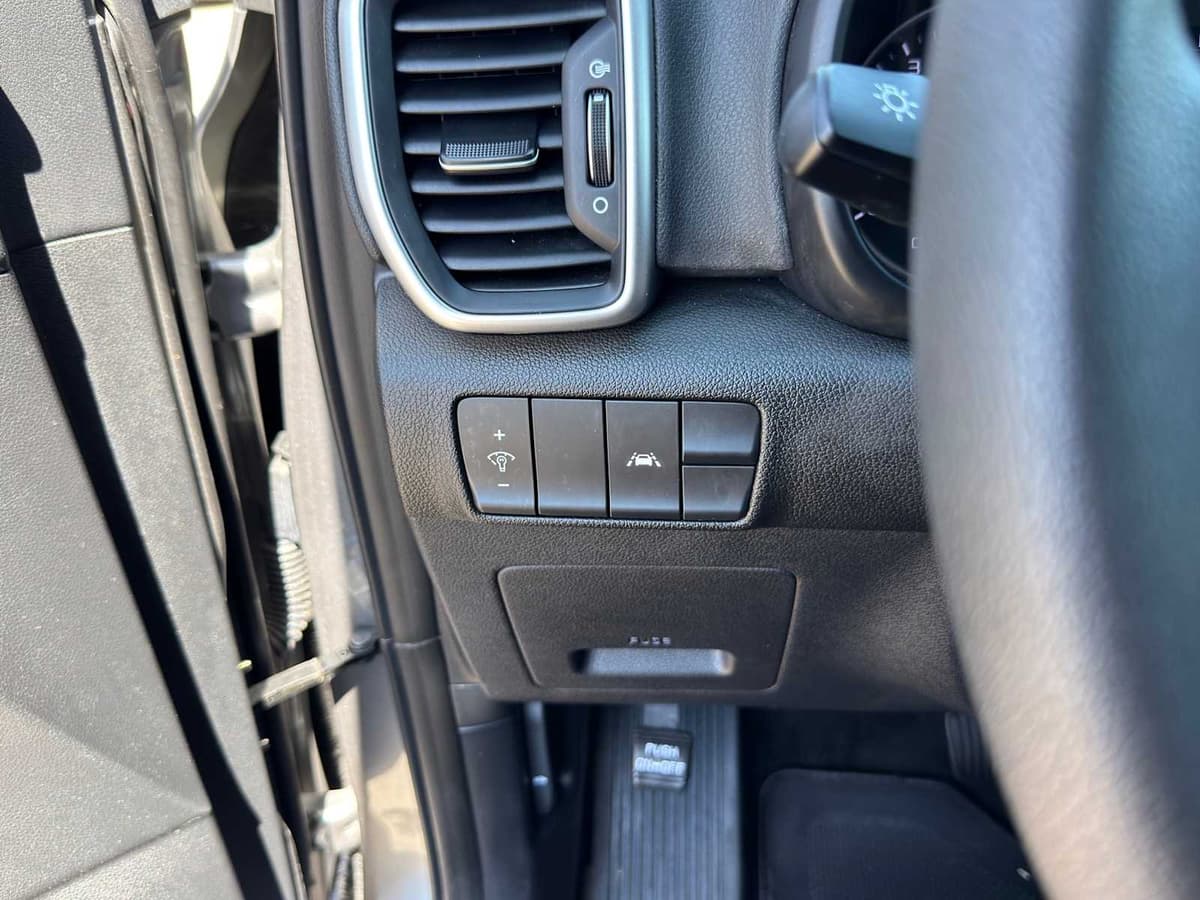 2022 Kia Sportage - Image 20