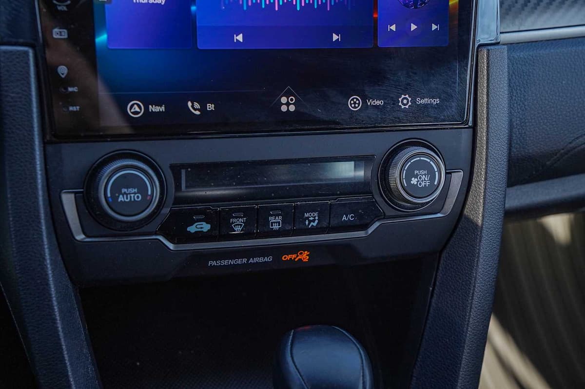 2018 Honda Civic - Image 19