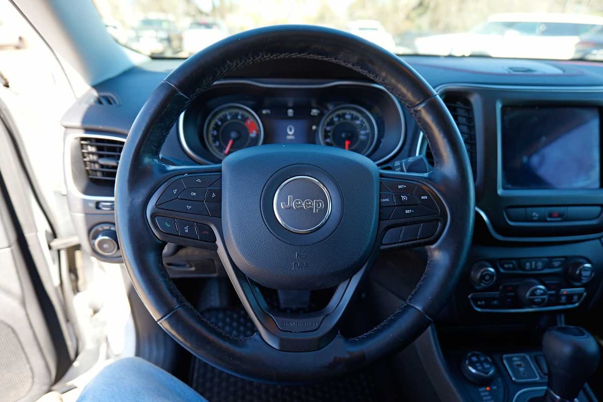 2020 Jeep Cherokee - Image 12