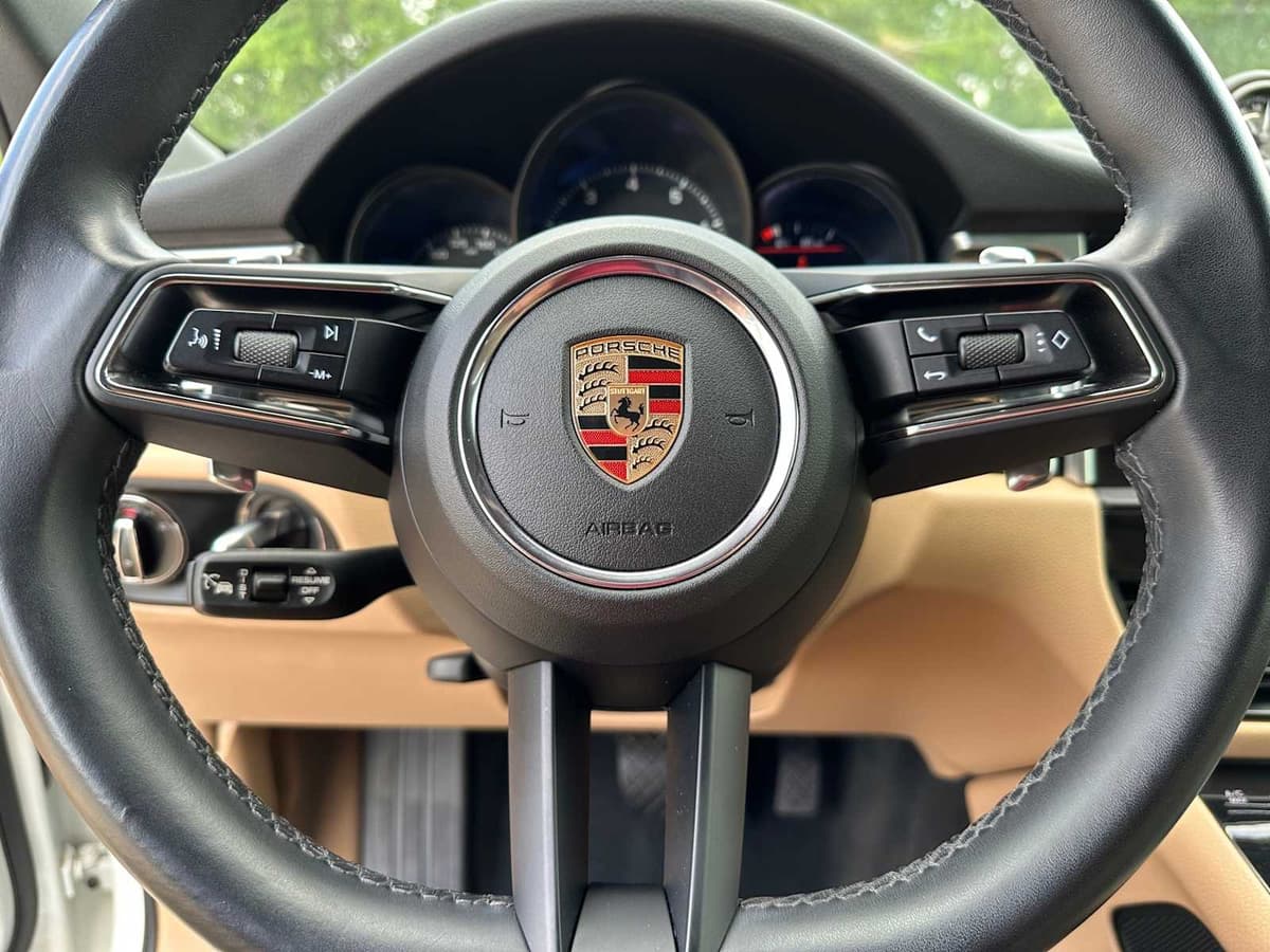 2024 Porsche Macan - Image 12