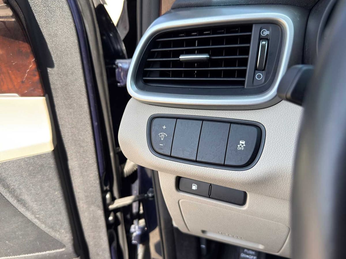 2017 Kia Sorento - Image 22