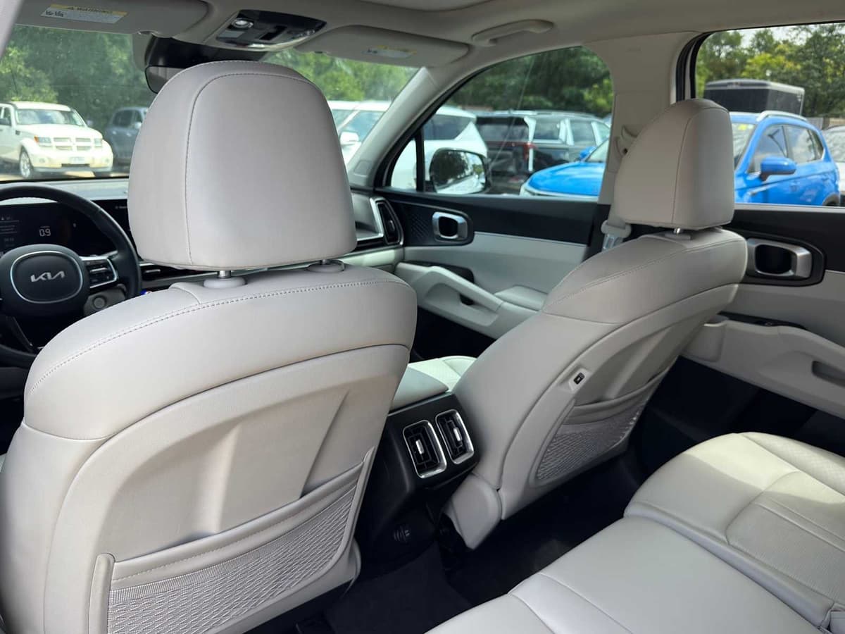 2025 Kia Sorento - Image 26