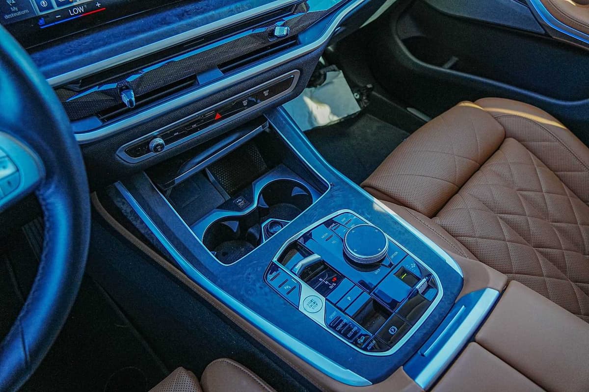 2023 BMW X7 - Image 20