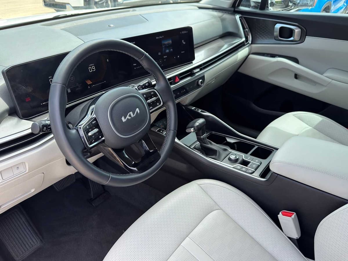2025 Kia Sorento - Image 6