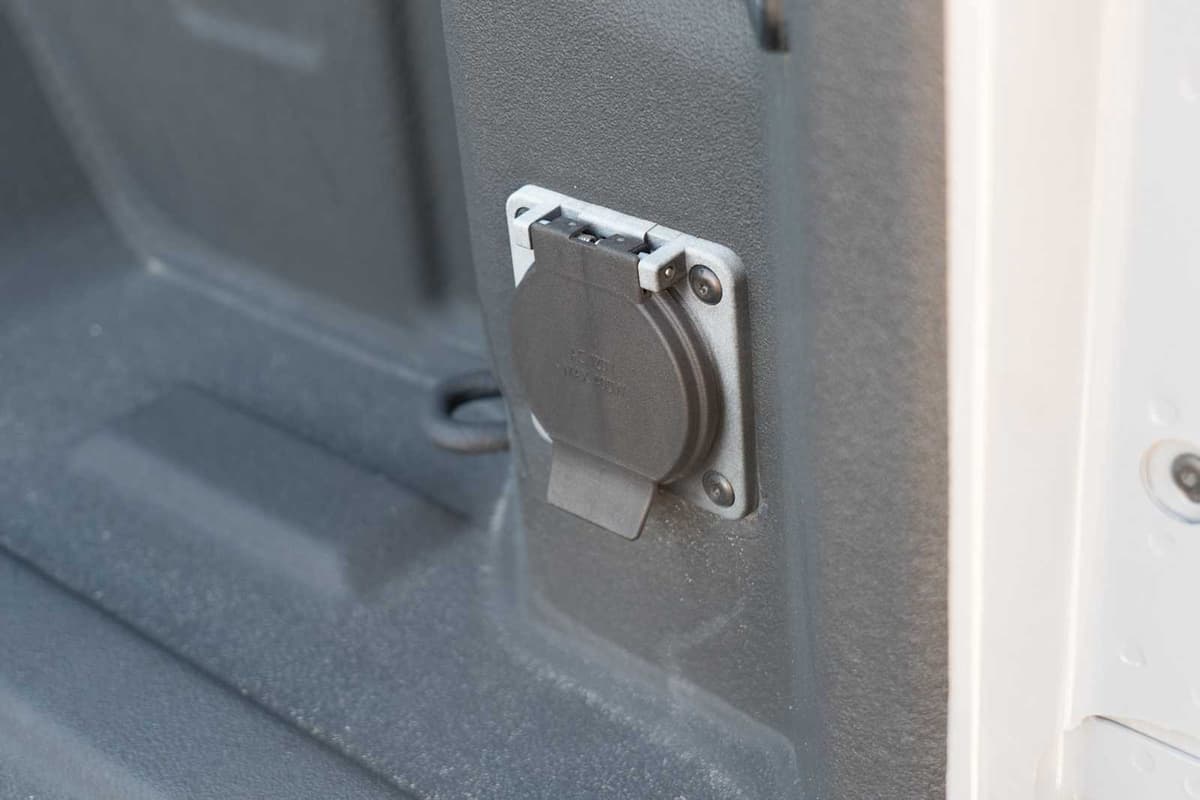 2025 Chevrolet Silverado 1500 - Image 30