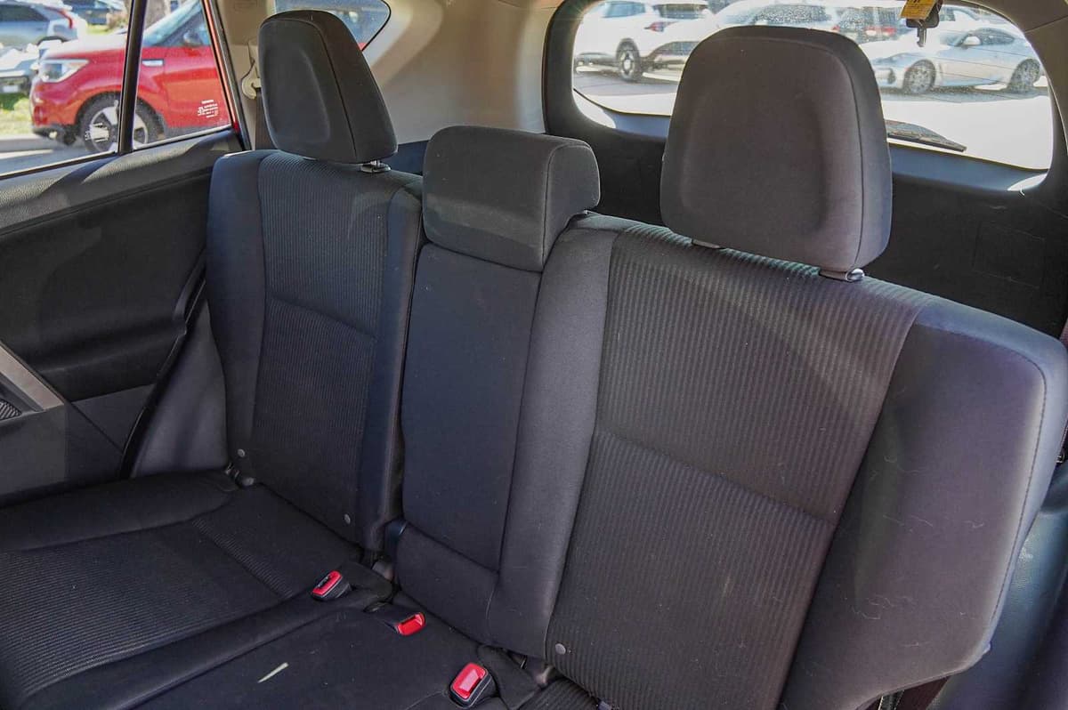 2015 Toyota RAV4 - Image 29