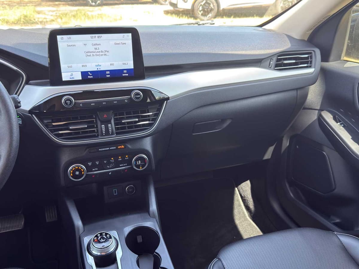 2020 Ford Escape - Image 25