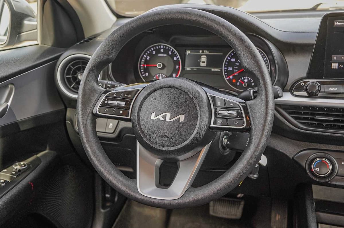 2024 Kia Forte - Image 24