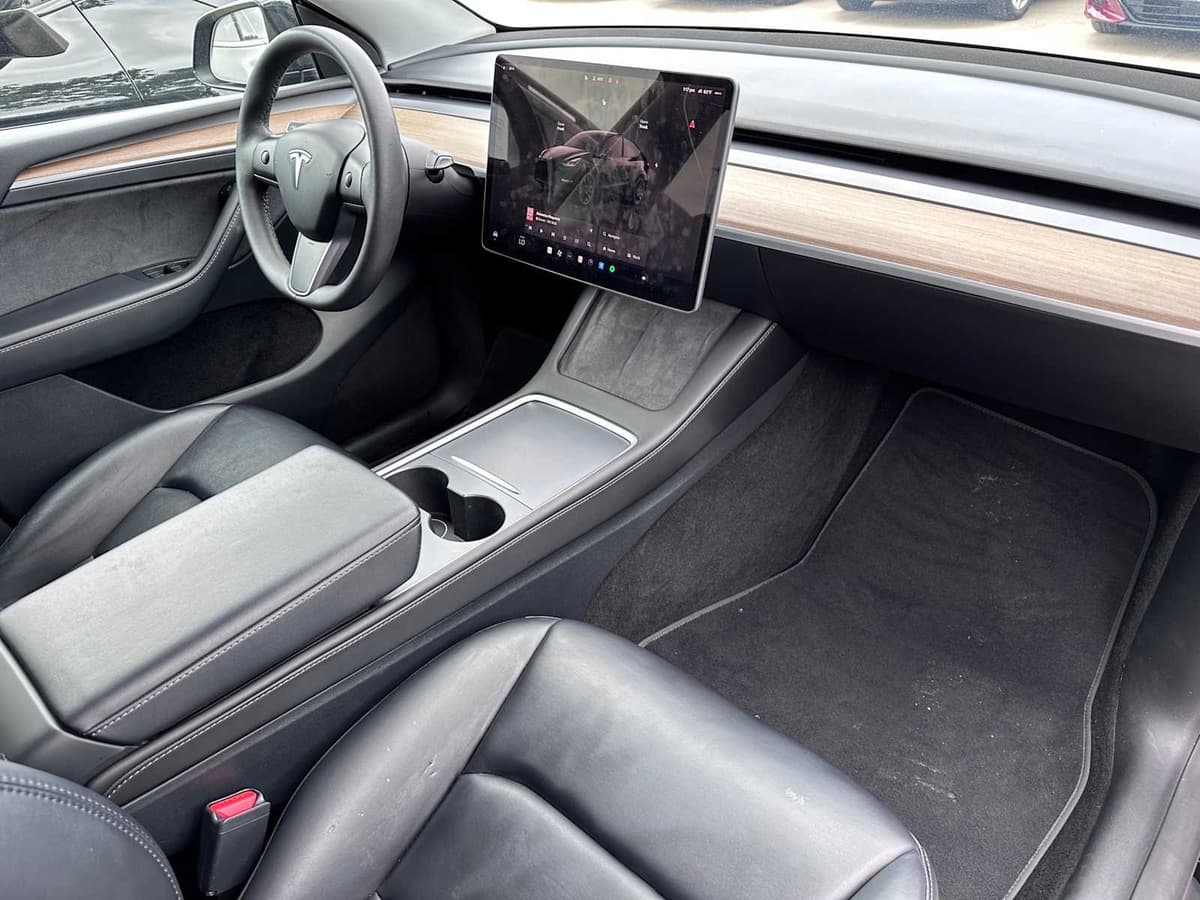 2023 Tesla Model Y - Image 13