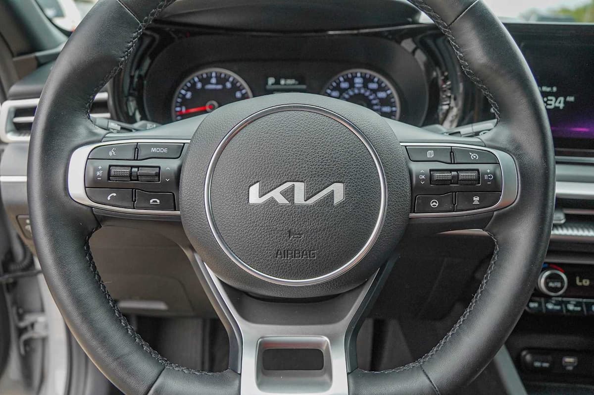 2024 Kia K5 - Image 13