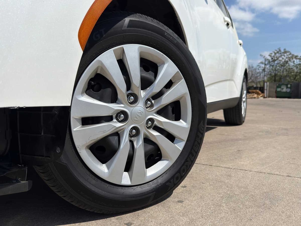 2021 Kia Soul - Image 3