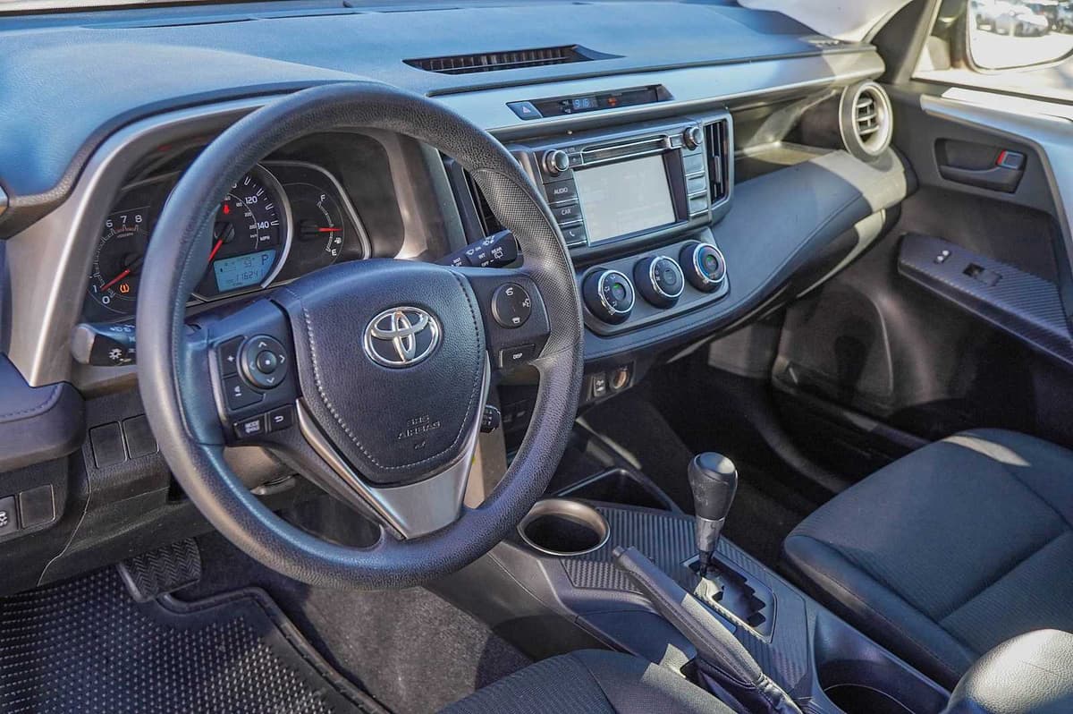 2015 Toyota RAV4 - Image 9