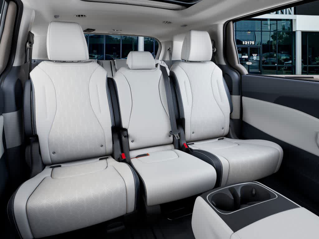 2026 Kia Carnival Hybrid - Image 16