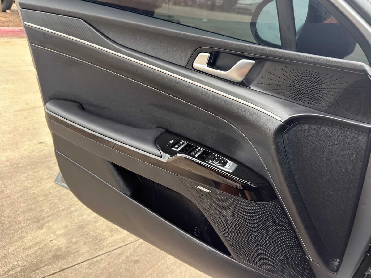 2025 Kia K5 - Image 22