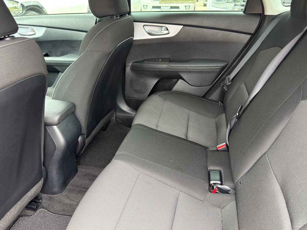 2024 Kia Forte - Image 21