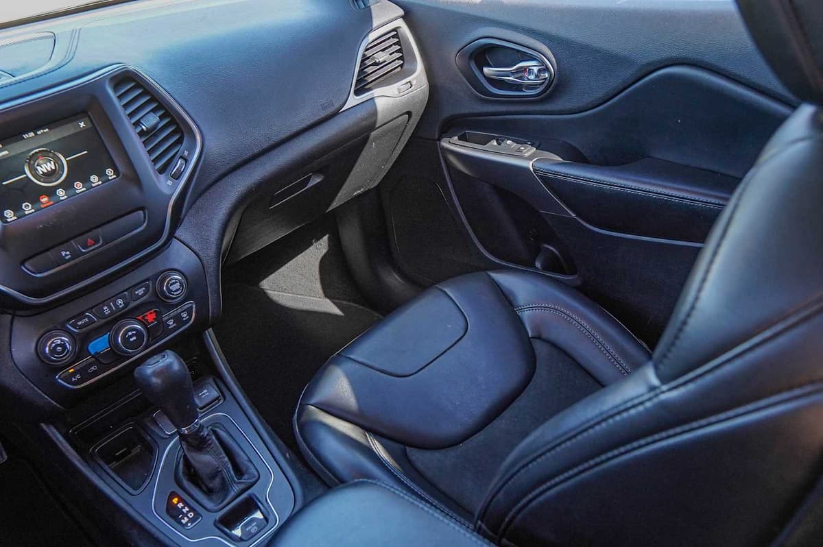 2019 Jeep Cherokee - Image 23