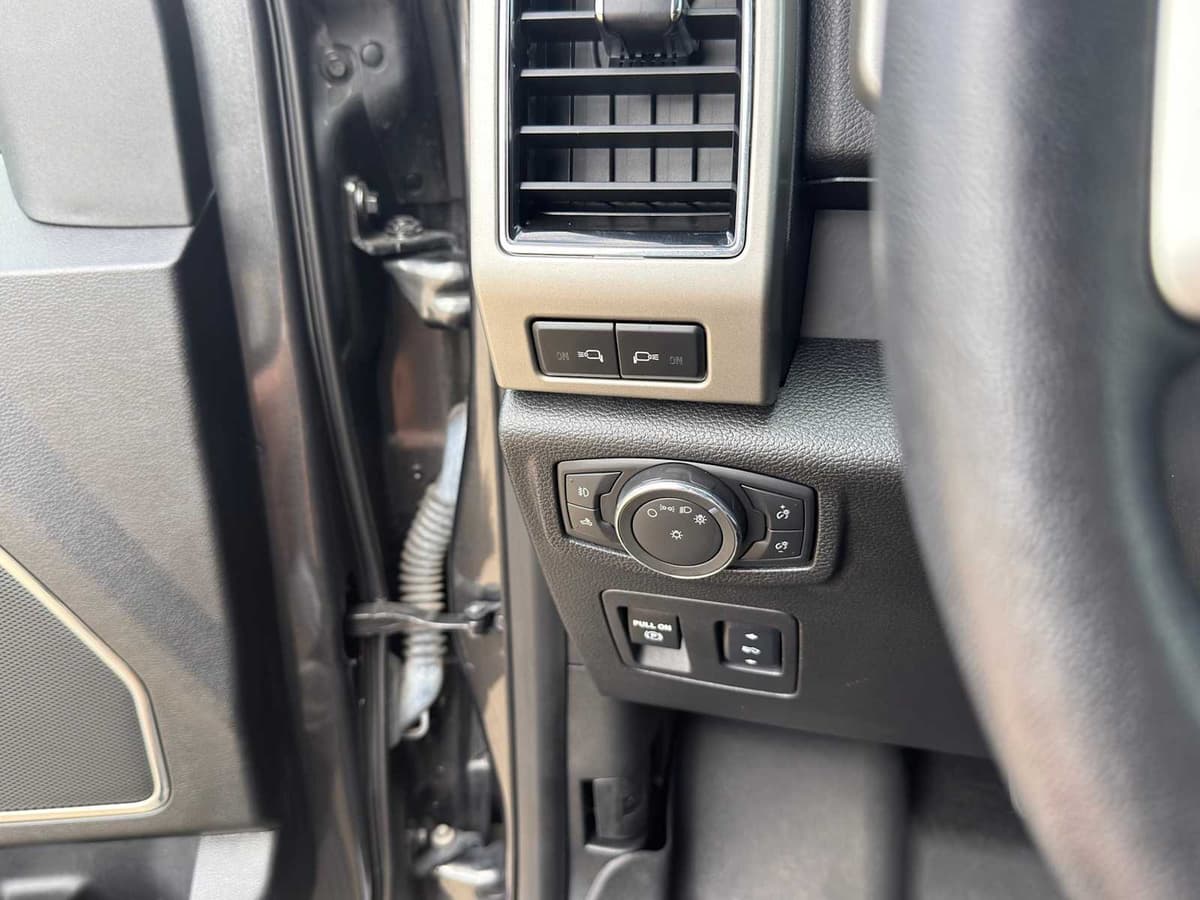 2018 Ford F-150 - Image 25