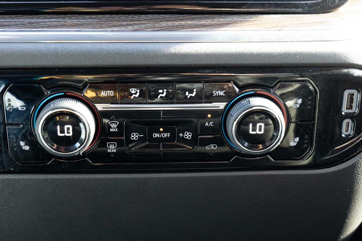 2025 Chevrolet Silverado 1500 - Image 17